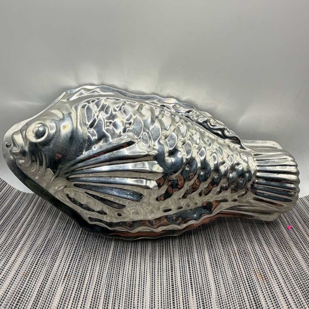 Vtg Aluminum Fish Mold Large Detailed Scale Pattern Jello Cake Pan Wall Decor